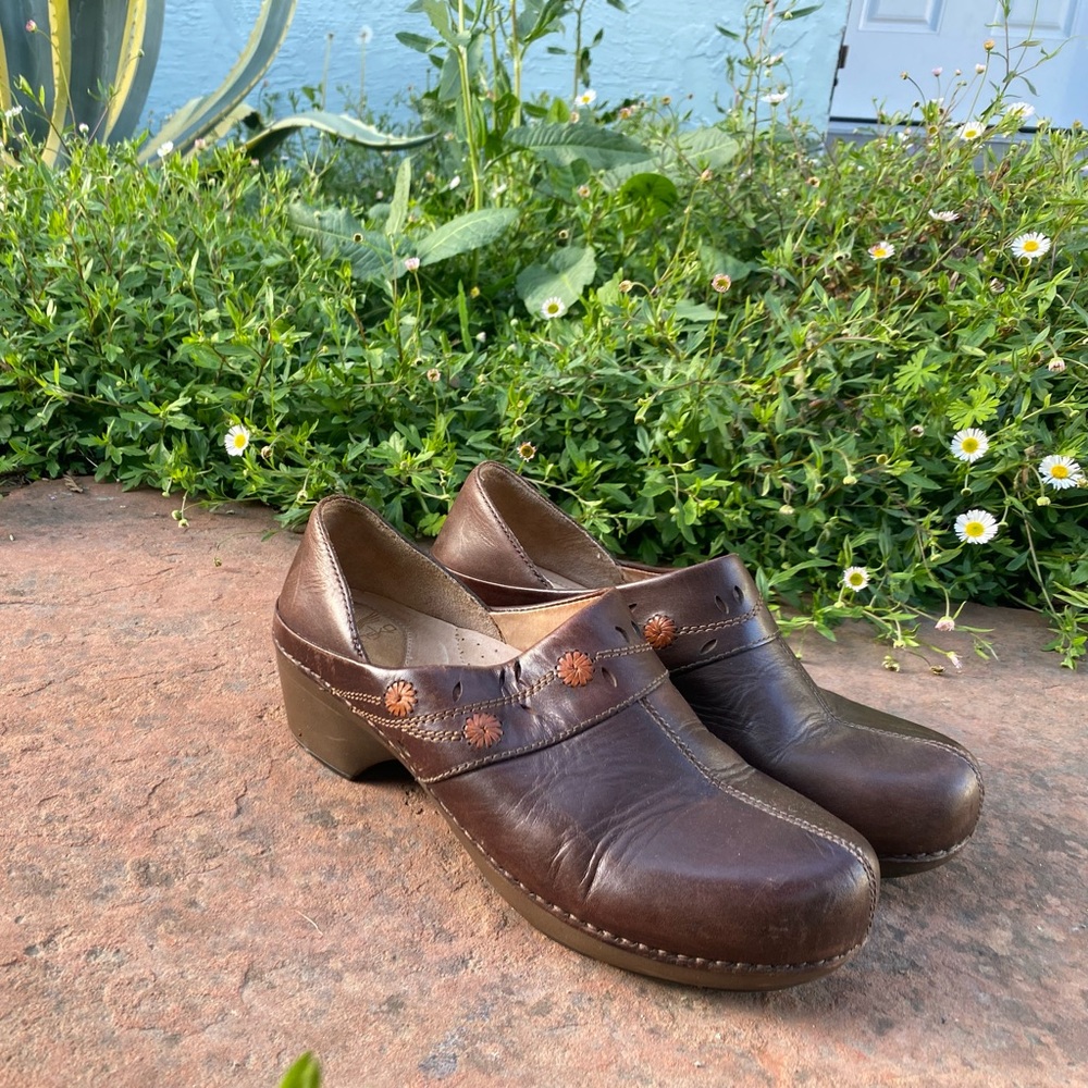 Brown Leather Clogs with Floral Accents